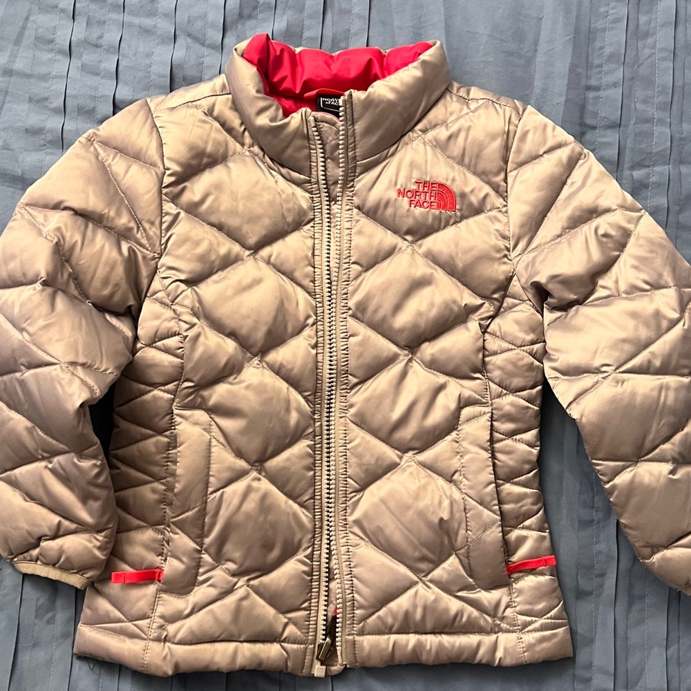 North face girls puffer Jacket moving to Florida selling winter jackets.